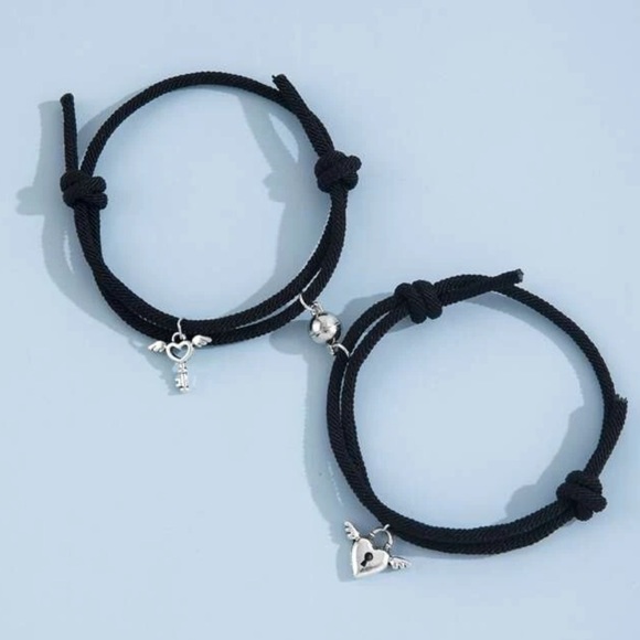 His & Hers connecting couples Heart bracelets set - Picture 2 of 3